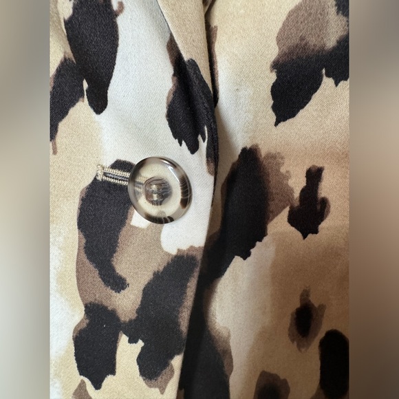 Chico's Tan Leopard Print Blazer / Size 1 or M - Picture 8 of 9